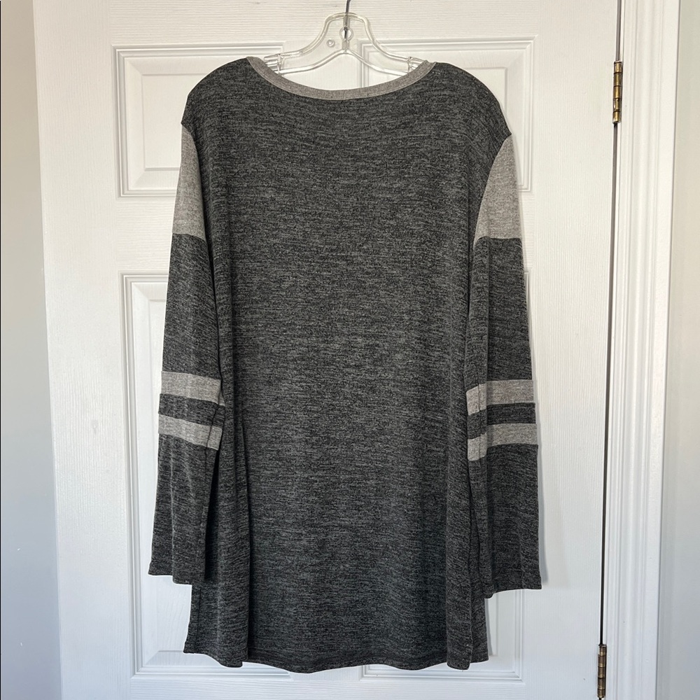 4/$20 Cerruti Vague Two-Tone Gray Sweater - Picture 3 of 3